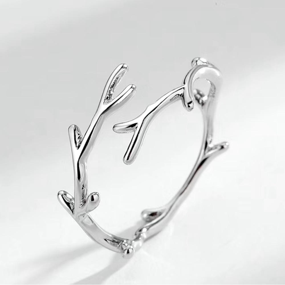 Exquisite Tree Branch Design Ring